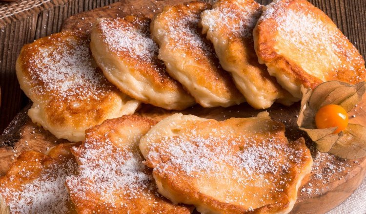 Babcia Krysia dodaje do racuchów sezonowe owoce. Spróbujesz i nigdy nie sięgniesz po jabłka