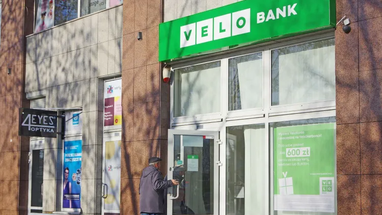 Bankowi giganci finalizują fuzję. W tych godzinach aplikacja i płatności mogą przestać działać
