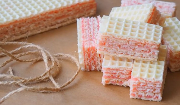 Moja babcia robi najlepsze wafle z masą z galaretek. Ten przepis to hit w mojej rodzinie