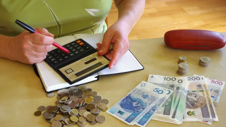 Marcowa waloryzacja emerytur z haczykiem. Tym osobom obetną albo całkowicie zabiorą dodatek