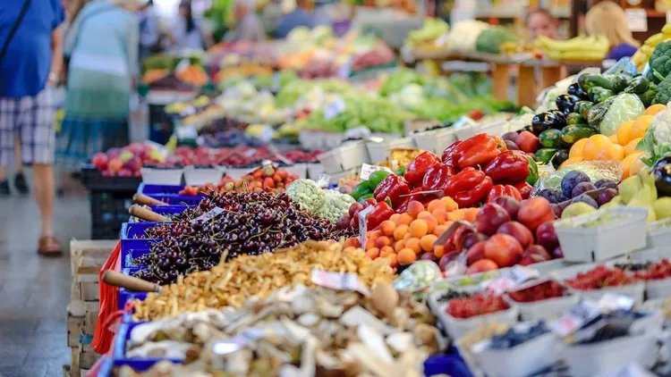 Czesi wykupują polskie targowiska. Sprzedawcy biją rekordy zysków