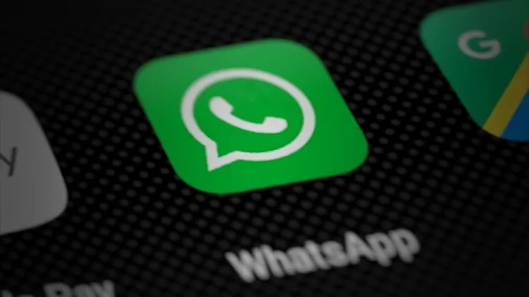 Nowy sposób oszustów na WhatsApp. Eksperci ostrzegają