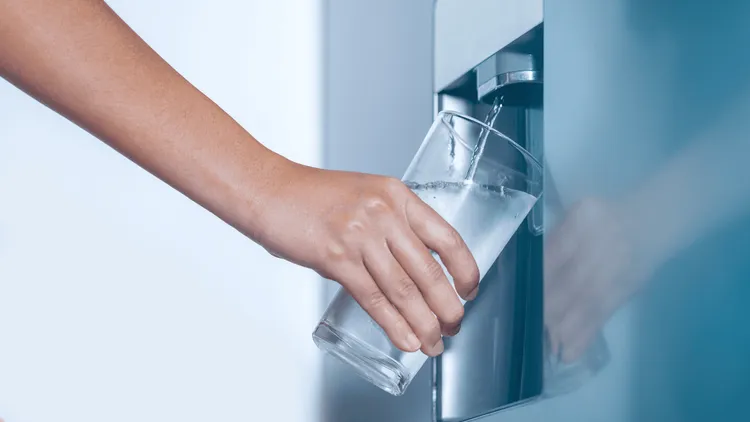 System kaucyjny uderza w butelki. Polacy masowo przechodzą na filtrowaną wodę