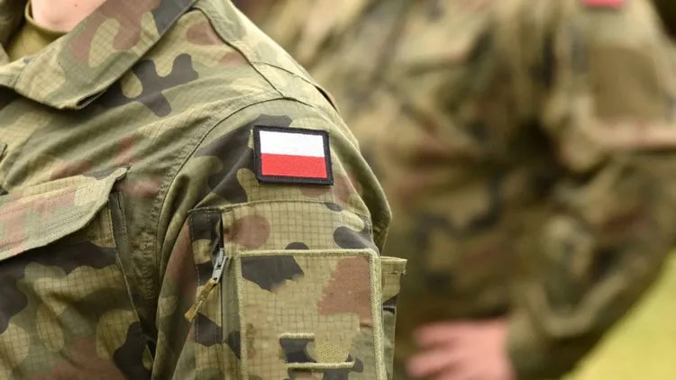 Pensje dla policji, wojska i SOK. Takie stawki oferuje się na start. Mało kto by się spodziewał