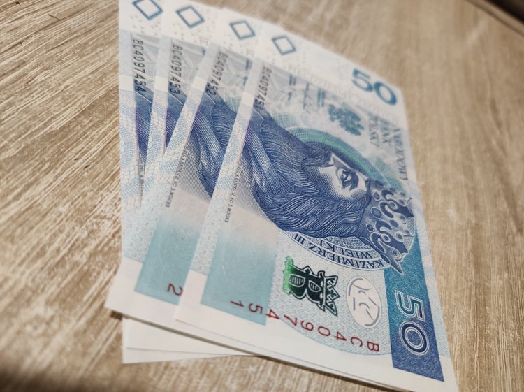 Uwierzył w szybki zarobek na kryptowalutach. Stracił 330 tysięcy złotych