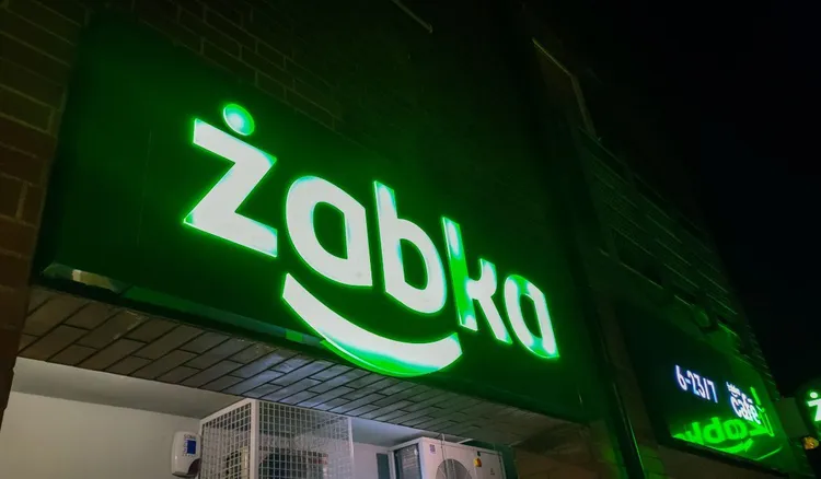 Jedyny otwarty w święta sklep przeżył oblężenie. Polacy chcą zmian w zakazie handlu