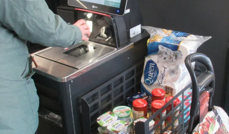 Biedronka i Lidl wprowadzają zmiany. Klienci zapłacą więcej