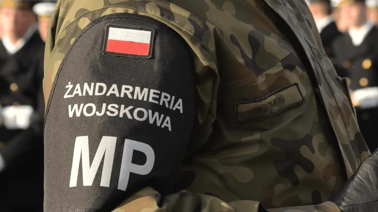 Miał pomagać, a okradał powodzian. Oficer WOT zatrzymany