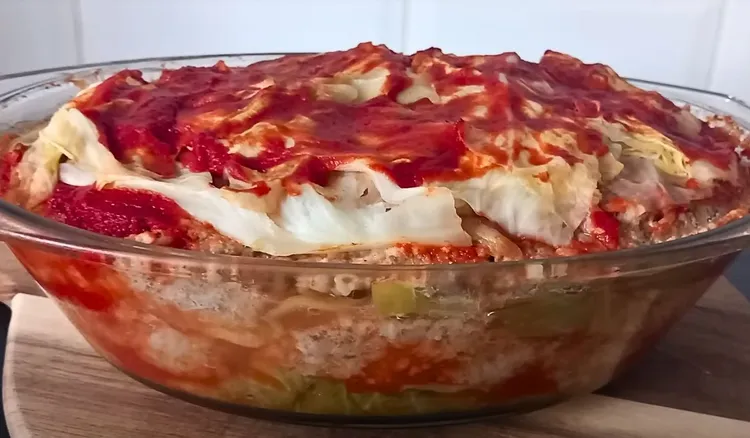 Ostatnio zamiast gołąbków zrobiłam tę zapiekankę. Wyszła tak dobrze, że mąż prosi o nią co tydzień
