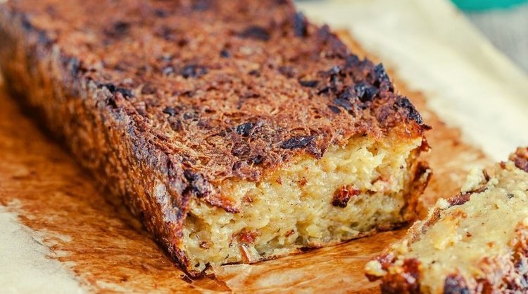Babka ziemniaczana z pieczarkami. Pomysł na tani obiad dla całej rodziny