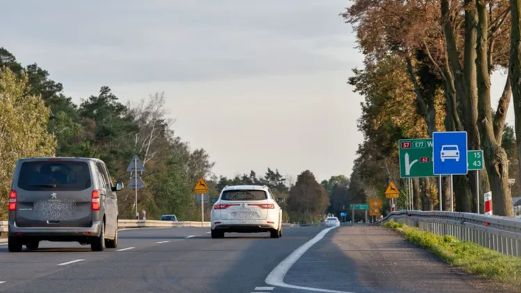 Od 3 marca nowe przepisy z "pułapką" na kierowców. Za tym znakiem zabierają prawa jazdy na potęgę