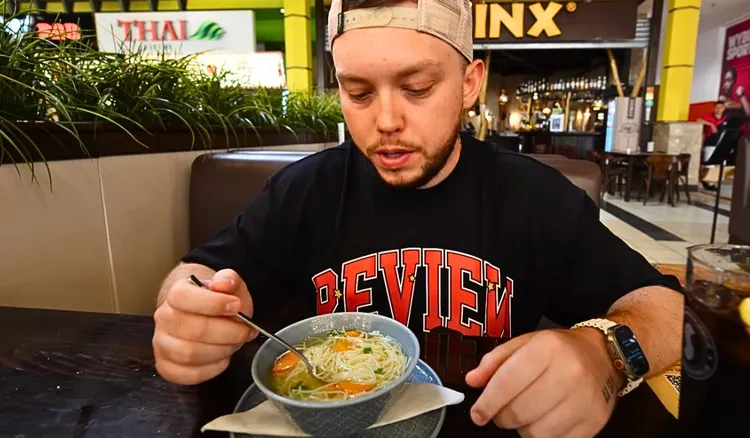 Za 20 zł zamówił rosół w znanej restauracji. Zupa wyglądała marnie, smakowała jeszcze gorzej