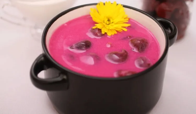 Babciny przepis na zupę owocową. Smak dzieciństwa 