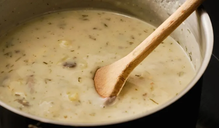 Co dodać do pieczarkowej zamiast mięsa? Zupa zachwyca smakiem