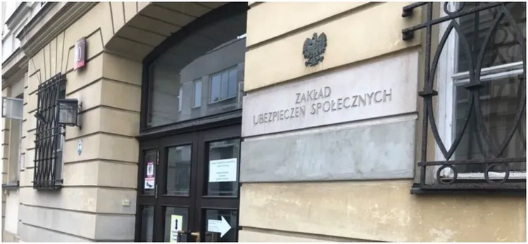 Fałszywe wiadomości ws. wypłaty 800 plus. ZUS Ostrzega