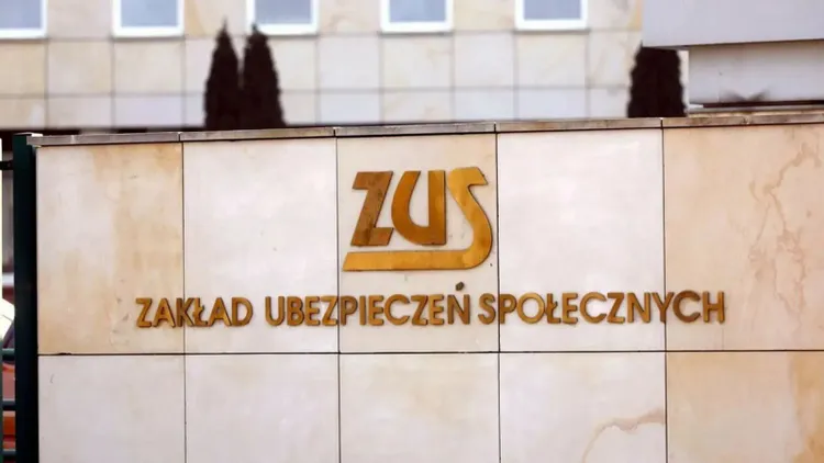 ZUS wypłaca 1781 zł od 1 kwietnia 2026. Ministerstwo "przyklepało", znamy nowe stawki odszkodowań