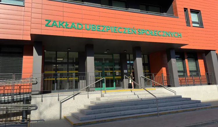 ZUS wydał ważny komunikat. Utrudnienia dla Polaków w majówkę