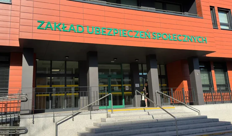 ZUS: trzynastki trafiły już do 2,1 mln osób. To 3,8 mld zł