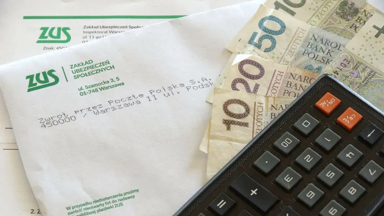 Zmiany w wypłacie 800 plus. Za listopad ZUS przeleje pieniądze w innym terminie