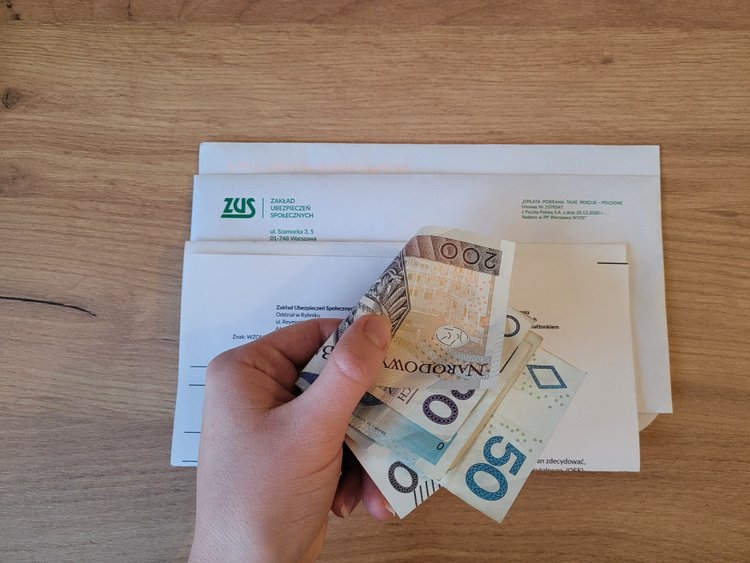 Chcesz wiedzieć, jaką emeryturę dostaniesz? ZUS ma już prognozę, możesz ją łatwo sprawdzić