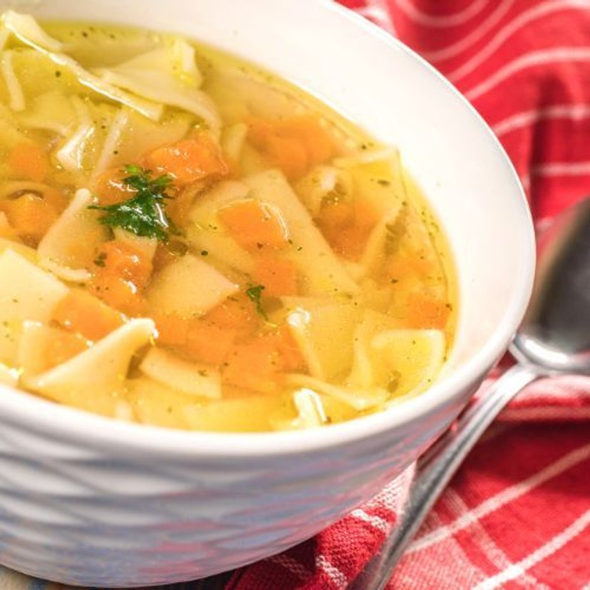 Złocisty i aromatyczny rosół z dodatkiem curry. Nigdy nie zrobisz inaczej
