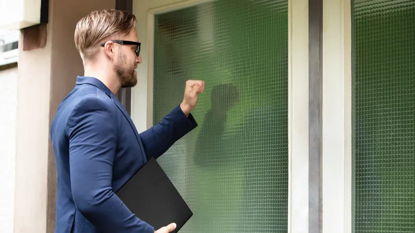 Możesz całkowicie stracić to świadczenie jeszcze przed Wielkanocą. Komornik się nie zawaha