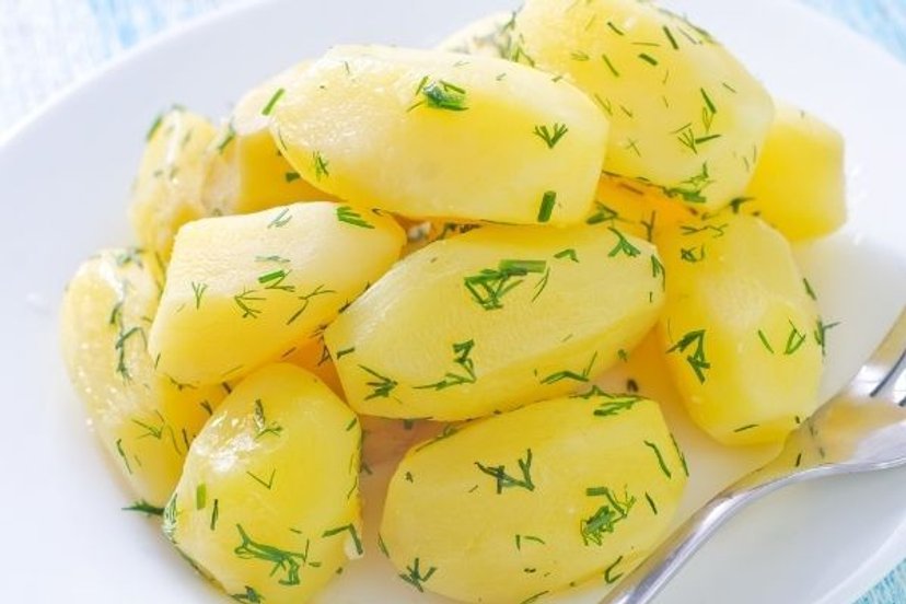 Dlaczego babcie wkładaly ziemniaki pod pierzynę?