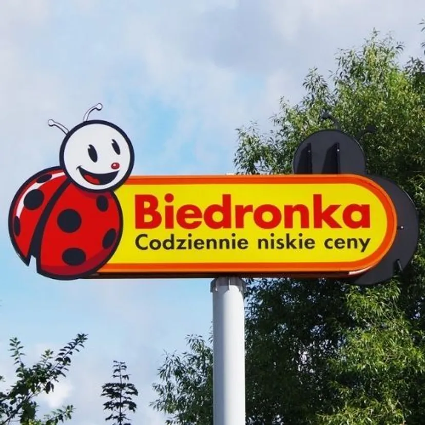 Biedronka mocno obniża ceny. Niektóre produkty nawet 90 proc. taniej