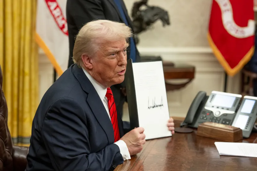 Trump nie rzuca słów na wiatr. Nowe cła uderzą 2 kwietnia. "Bawcie się dobrze!"