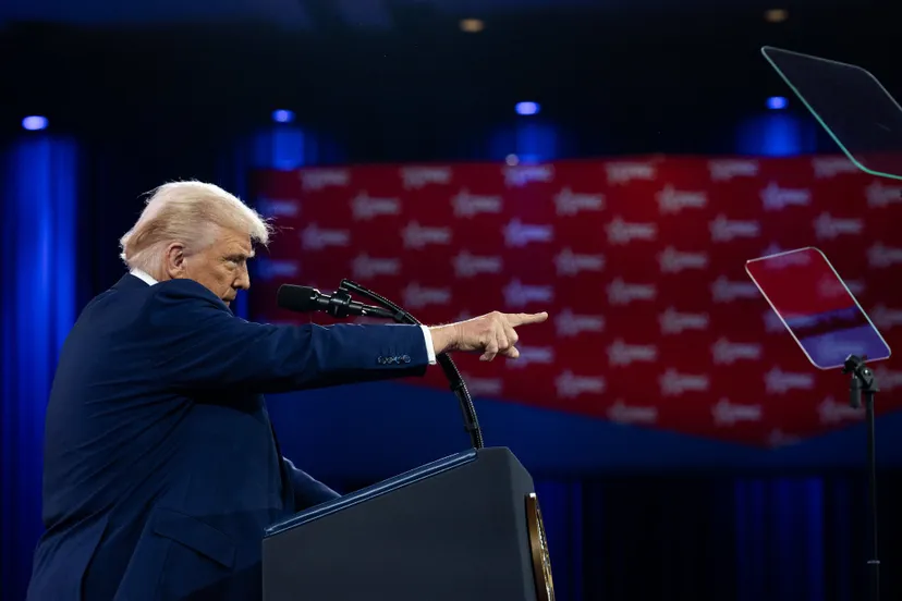 Trump nie rzuca słów na wiatr. Nowe cła uderzą 2 kwietnia. "Bawcie się dobrze!"