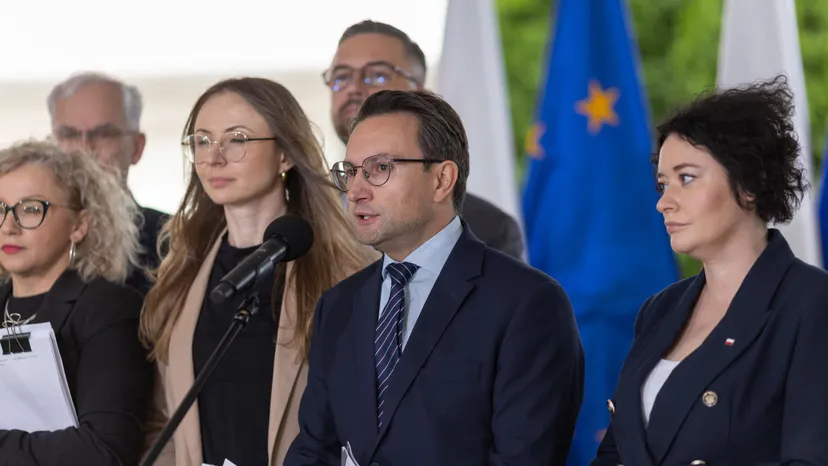 Lewica wykłada karty na stół. Zwrot ws. związków partnerskich i kompleksowa strategia mieszkaniowa