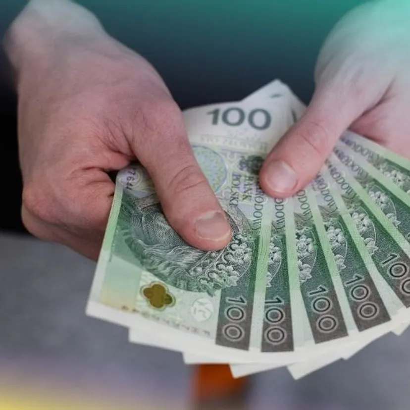 Będzie 800+ dla seniorów? Rekompensata za wychowanie potomstwa rozważana przez posłów