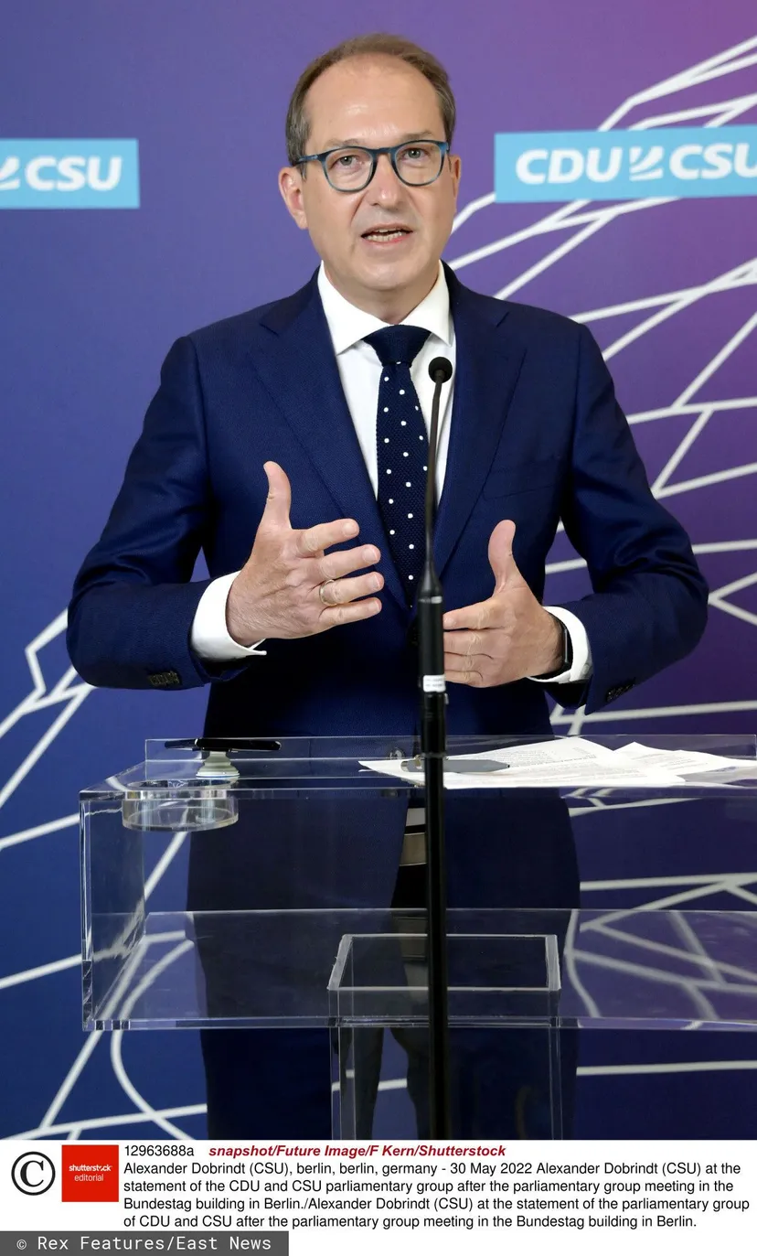 Siemoniak jedzie negocjować z Niemcami. "Ogólnokrajowa karta płatnicza dla migrantów" 