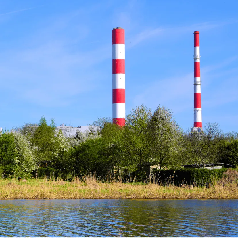 Ekstremalne upały uderzają w polską energetykę. Niepokojące doniesienia z dwóch elektrowni, wydano komunikat