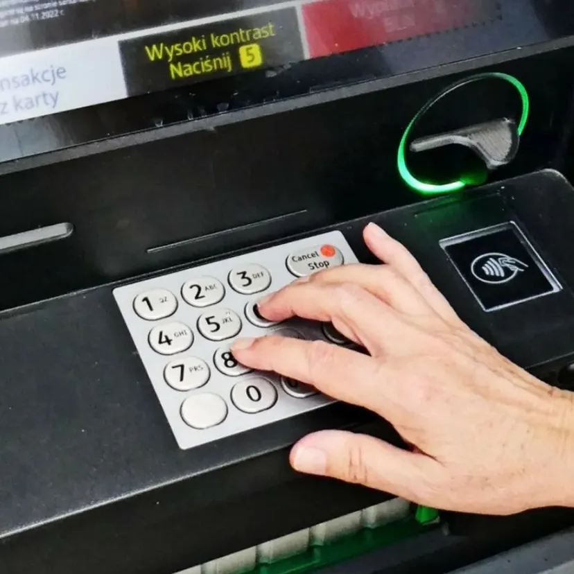 Problemy z logowaniem do PKO i mBanku. Niedzielne usterki dotknęły nie tylko Facebooka