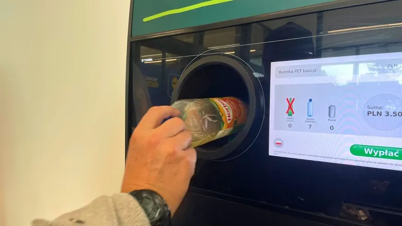 Pracownik sklepu znalazł sposób na system kaucyjny. Zgarnął 15 tys. zł, a nie oddał ani jednej butelki