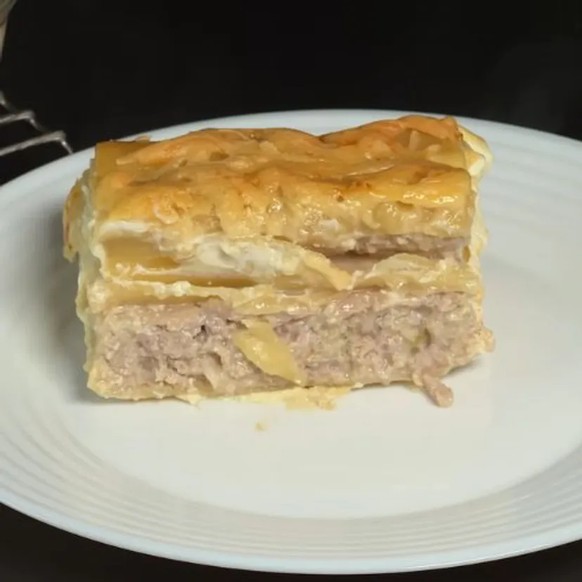 Nadziej makaron mięsem mielonym i wstaw do piekarnika. Ten obiad to hit 