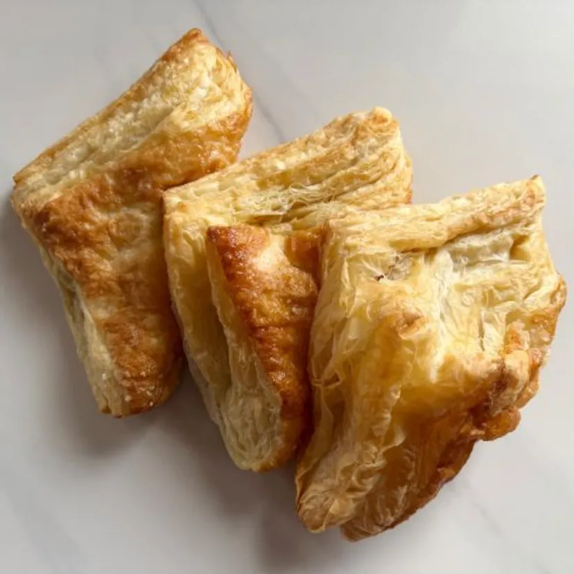 Biorę pieczarki i ciasto francuskie. To ostatnio moja ulubiona kolacja