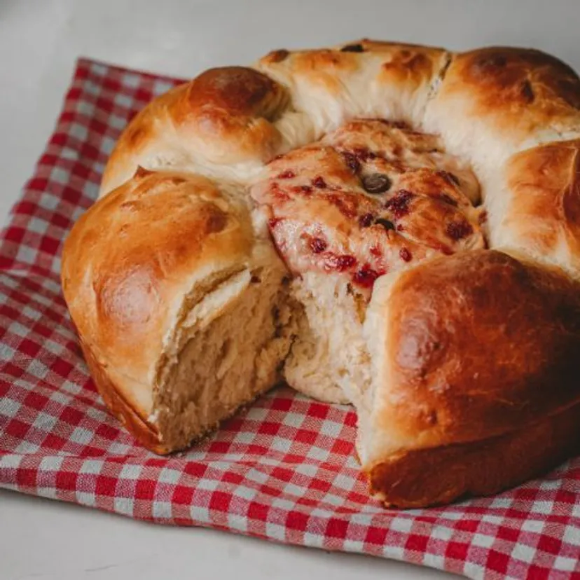 Ten przepis na ciasto drożdżowe mam od znajomego cukiernika. Nie znam lepszego