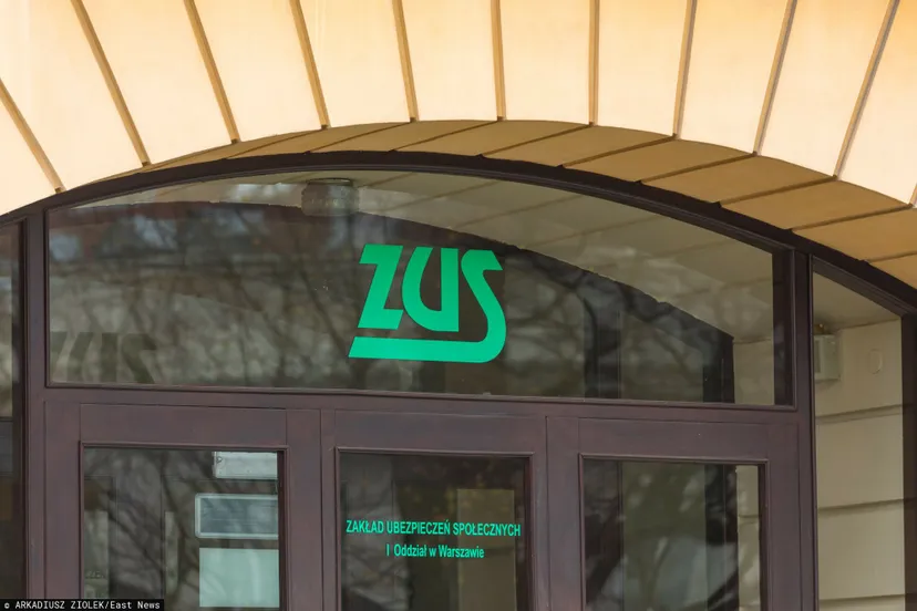 Na niektóre konta wpłynie tylko połowa z 800 plus. W tych przypadkach ZUS obniża świadczenie