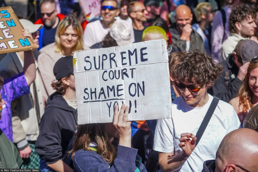 Sąd wydał wyrok w sprawie definicji "kobiety". Tłum protestujących zalał ulice