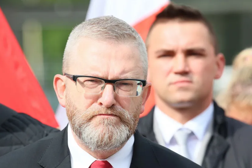 Kaczyński o zachowaniu Grzegorza Brauna. Wskazał, jaki może mieć motyw