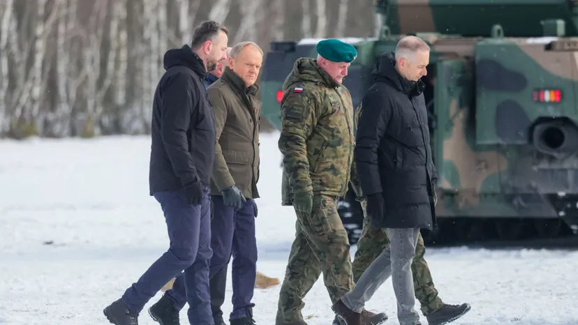 Tusk z pilnym apelem do Polaków. Wojna wisi w powietrzu. "Opuśćcie natychmiast ten kraj"