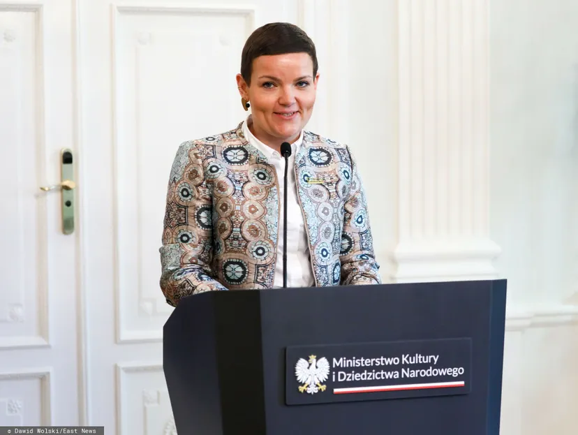Kosztowne delegacje ministry Cienkowskiej. Tyle Polacy zapłacili za jej podróże i "dodatkowe usługi"