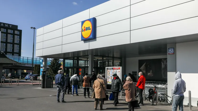 Lidl idzie na całość i przecenia na 24,99 zł. Klienci obłowią się przed świętami