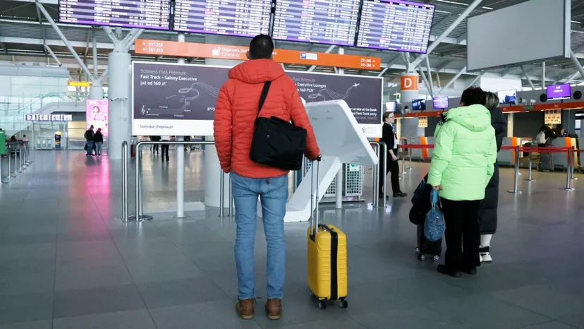 Ważne zmiany na Lotnisku Chopina. Koniec z uciążliwą procedurą, bagaże skontrolują "Smoczyce"