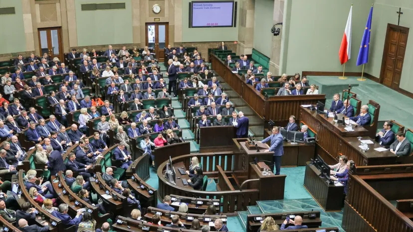 Sejm zdecydował ws. telefonów w szkołach. Nowy zakaz wchodzi w życie od września