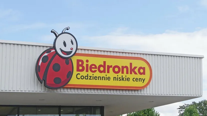 W Biedronce torebki znanej marki za mniej niż 100 zł. Przed sklepami ustawią się kolejki