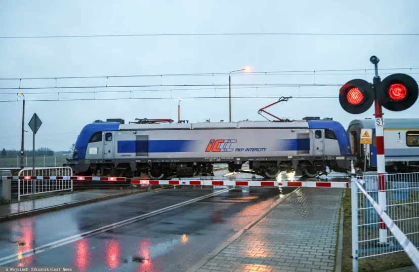 Rząd szykuje nowe przepisy po ostatniej tragedii. Za przejazd na czerwonym utrata prawa jazdy