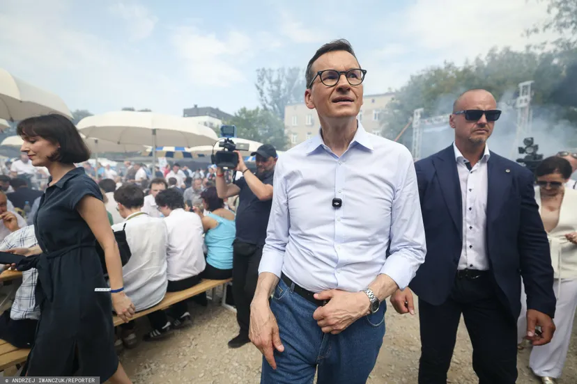 Klub Morawieckiego z pierwszym przelewem od Sejmu. Wyciągnie z kasy PiS pokaźną sumę